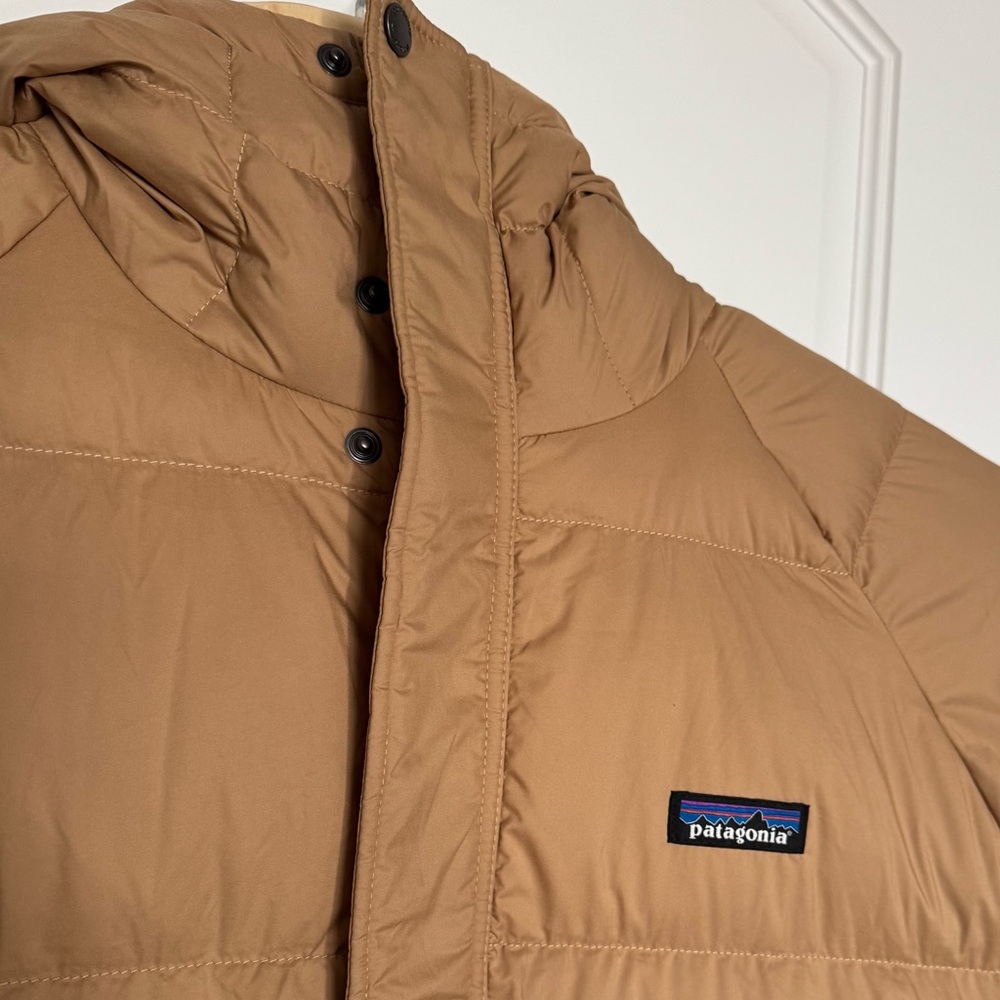 Patagonia Men's Warm DOWN Beige Tan XL Puffer Jacket NWOT, Measurements in Desc.